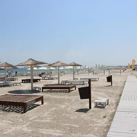 By The Sea * Mamaia